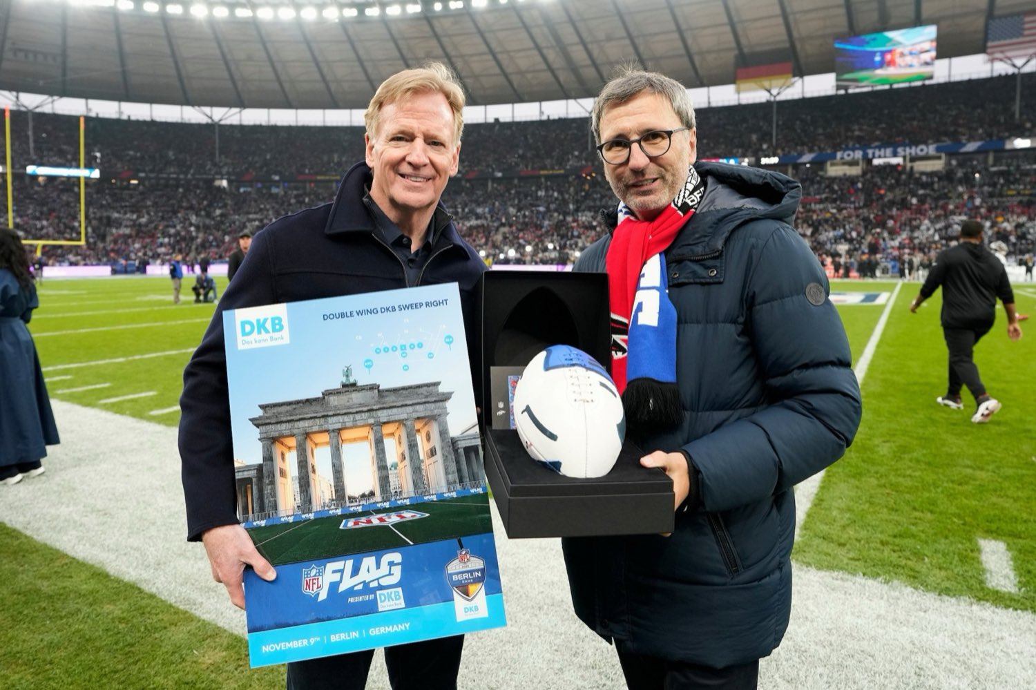 Roger Goodell, Commissioner der NFL, und Dr. Sven Deglow, Vorstandsvorsitzender der DKB